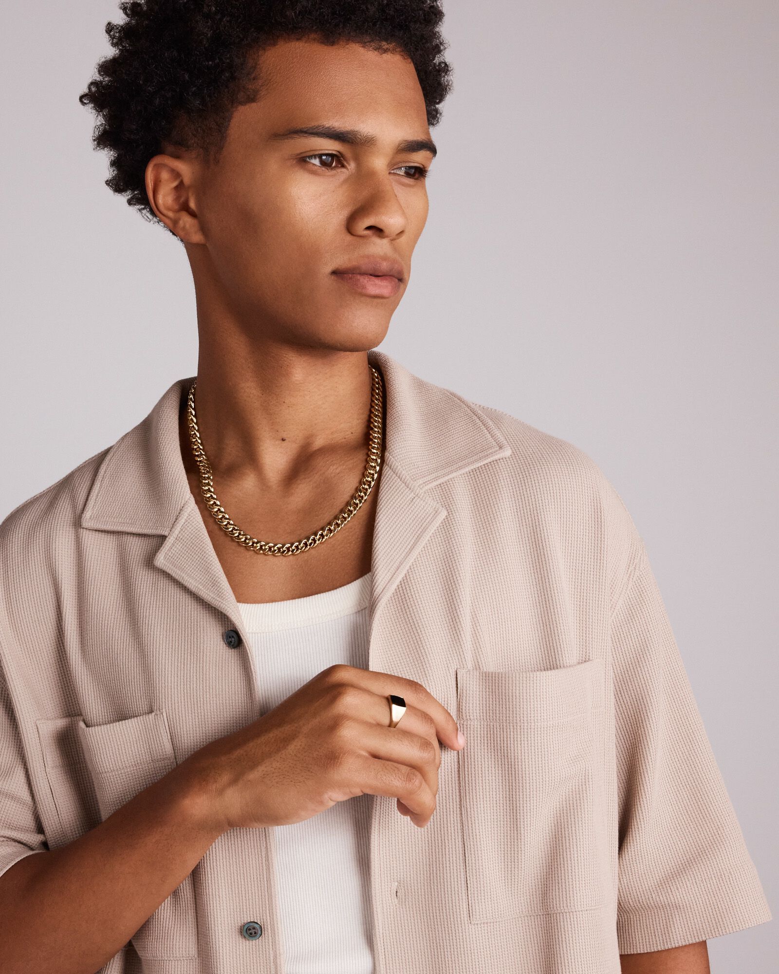 Men's Ring with Cushion-Shaped Onyx in 10kt Yellow Gold