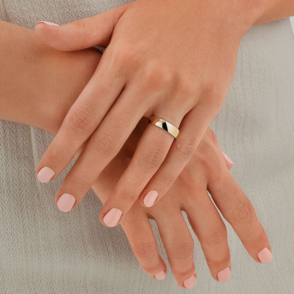 5mm Lite Half Round Wedding Band in 10kt Yellow Gold